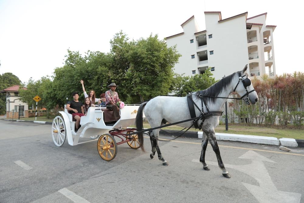 Arabian Bay Resort@ Bukit Gambang Resort City Ngoại thất bức ảnh